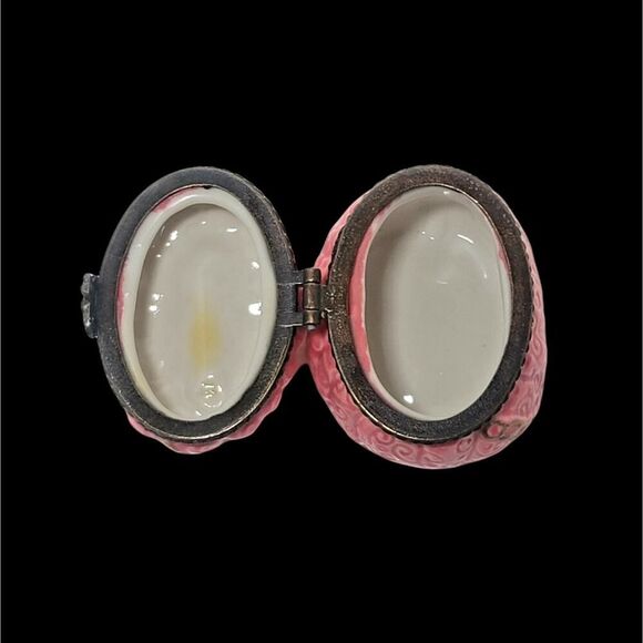 Beautiful Pink With Gold Accent Princess Trinket Box Pill Box With Crown 2.25" - Picture 6 of 7